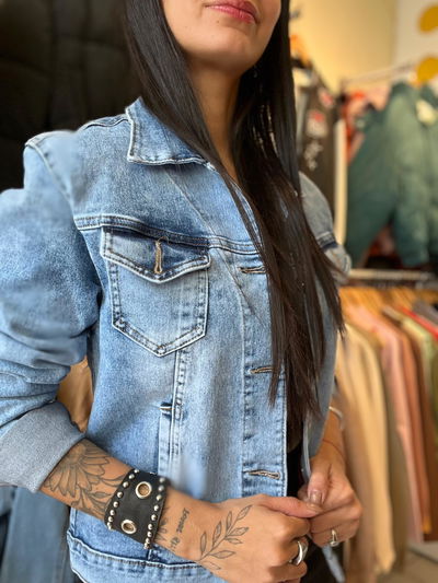 Campera de jeans elastizada 