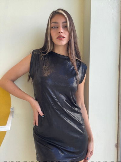 Vestido brillo con hombreras 