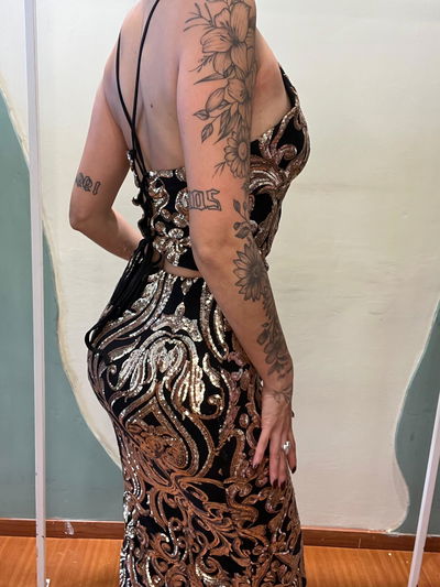 Vestido negro bordado