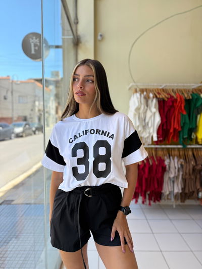 Remera crop california 38