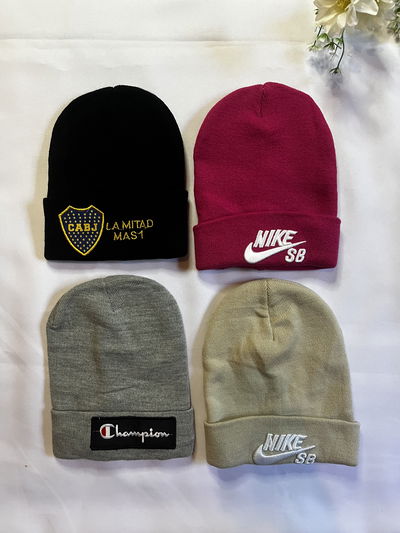 GORROS BORDADOS