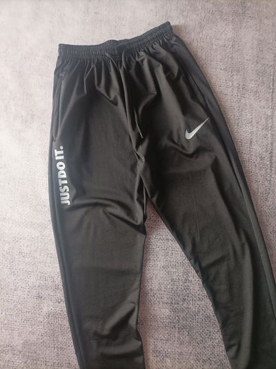 PANTALON DEPORTIVO DE LYCRA FRIZADO NIKE