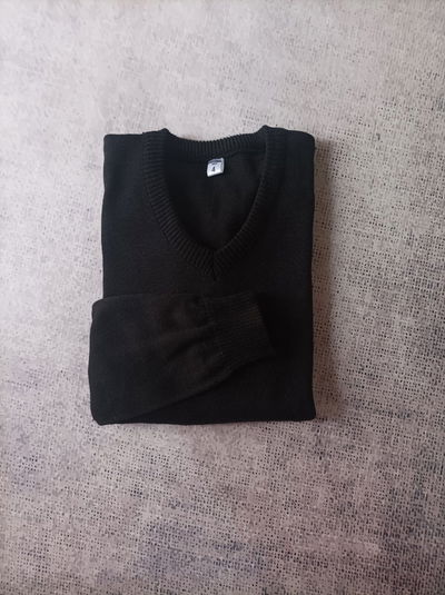 SWEATER DE HILO CUELLO V