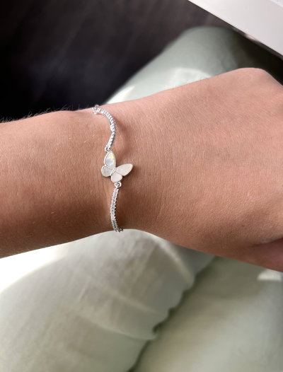 Pulsera mariposa con nácar 
