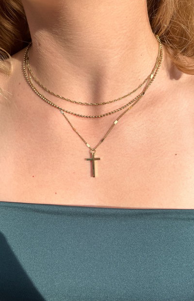 Cadena triple con cruz 