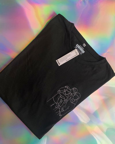 REMERA RETRATO BORDADO