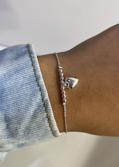 pulsera fina bolitas corazon