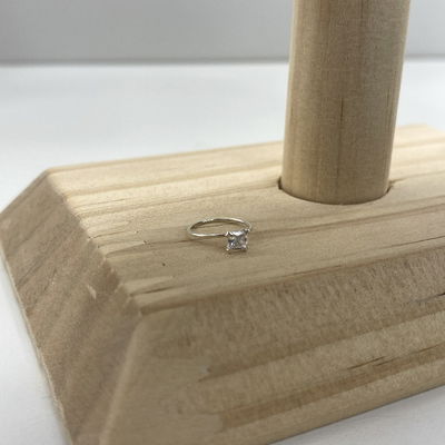 piercing cuadradito zircon