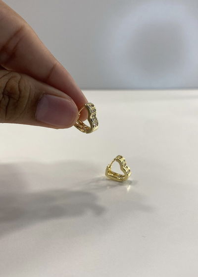 argollitas forma corazón gold