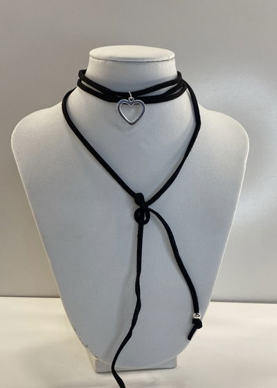 collar gamuza corazón