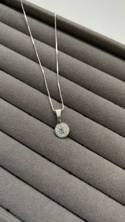 collar medallita san benito