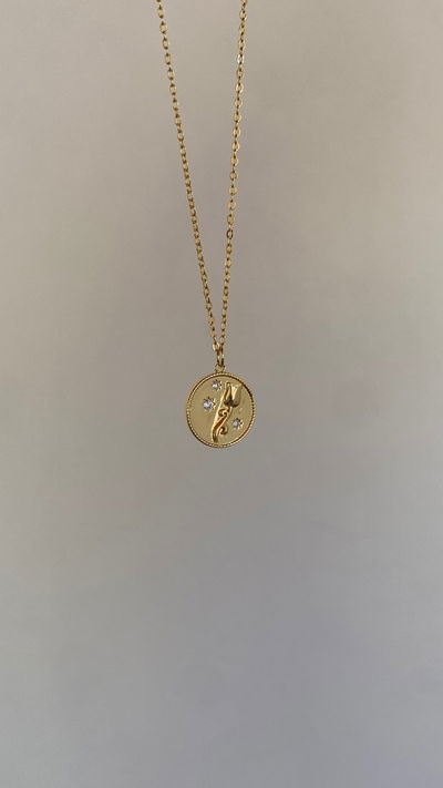 collar medalla rosa