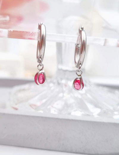 Argollas con mini gotita fucsia 