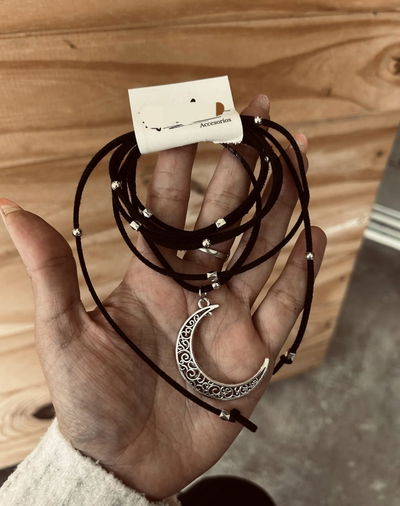 Choker/ Lazo multiuso con media luna.