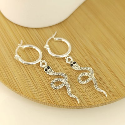 Argollas serpiente con strass.