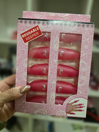 Capuchones para uñas, en cajita. 
