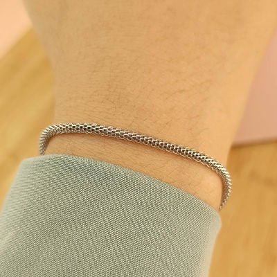 Pulsera tipo malla.