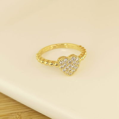 Anillo corazon con strass.