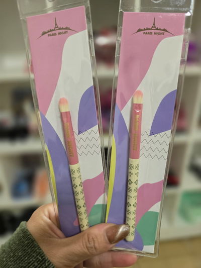 Brocha para delineado de labios.