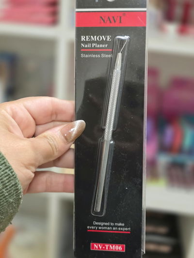 Repujador de uñas profesional.