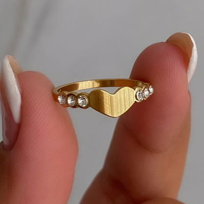 Anillo con corazon y strass