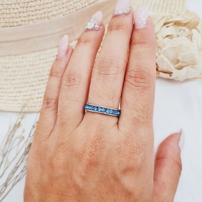 Anillo con strass celestes 