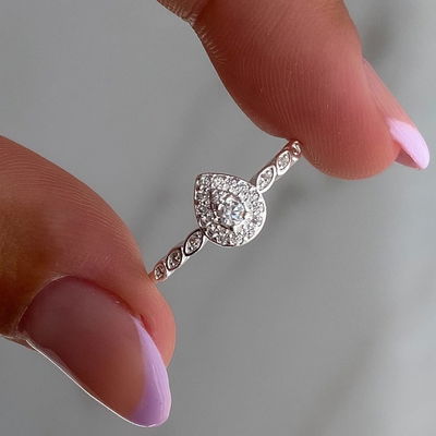 Anillo gota con strass