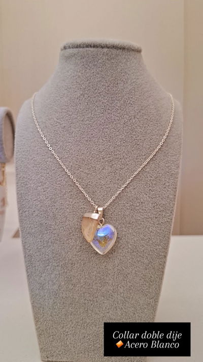Collar doble dije.