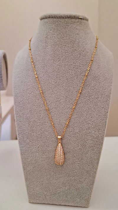 Collar gota brillosa