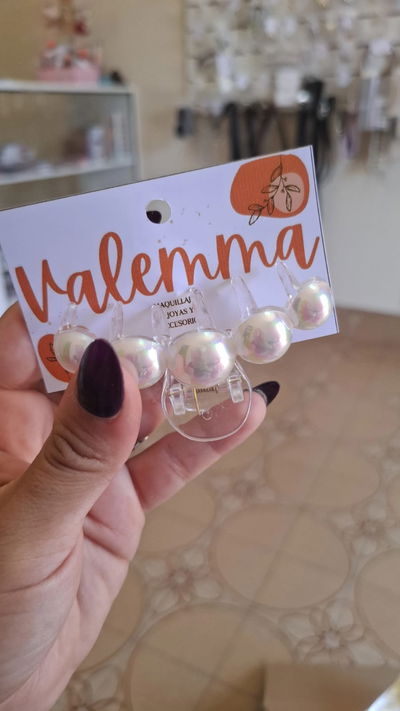 Broche de perlas.