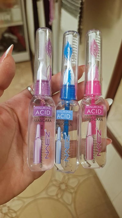 Mascara transparente con acido hialuronico
