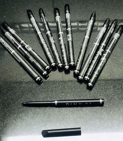 Delineador retráctil negro PINK21