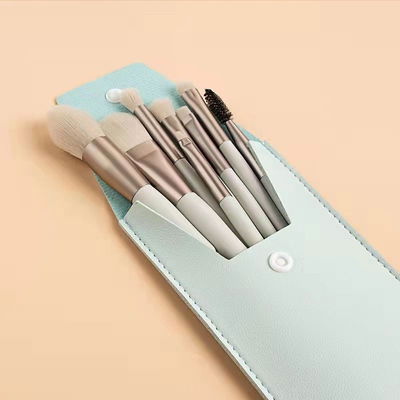 Brochas por 8U. en estuche de cuero