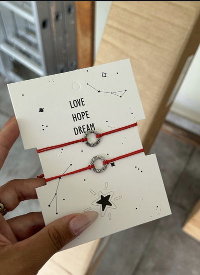 Pulseras para compartir.