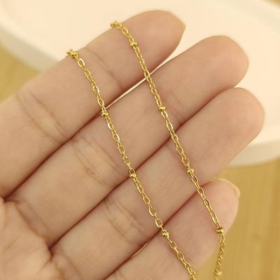 Cadena con mini pintitas.