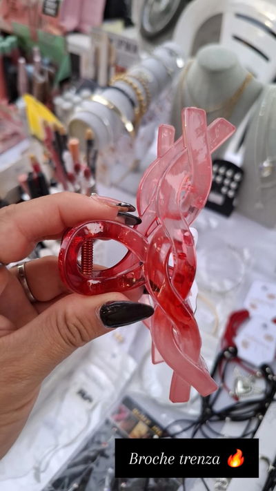 Broche trenza roja.