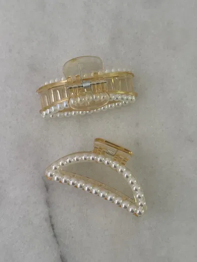 Broche medialuna con perlas.