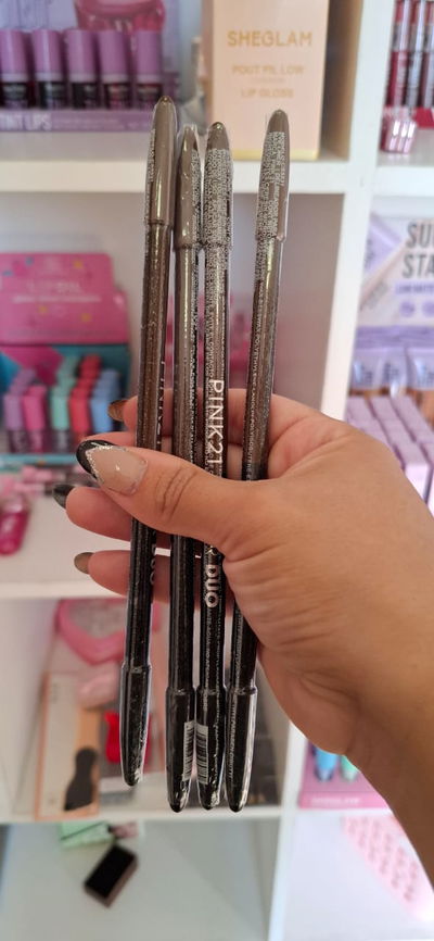 Delineador DUO para cejas y ojos.