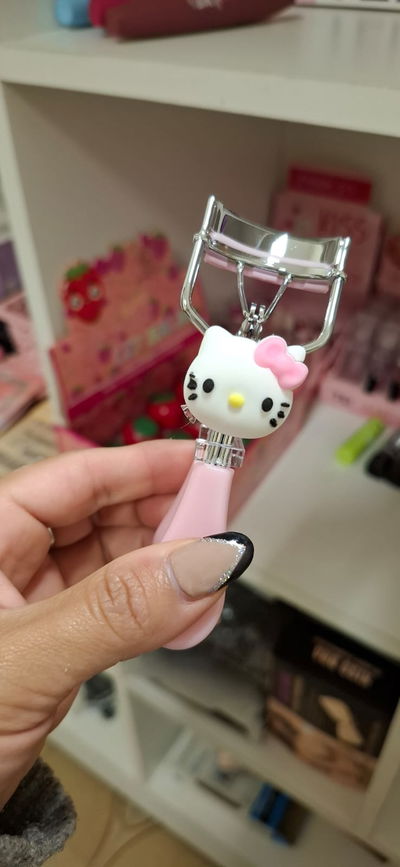 Arqueador de Hello Kitty con peinecito.
