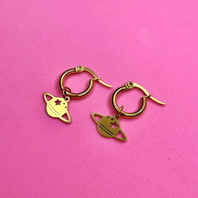 Aros argollas Saturno dorado