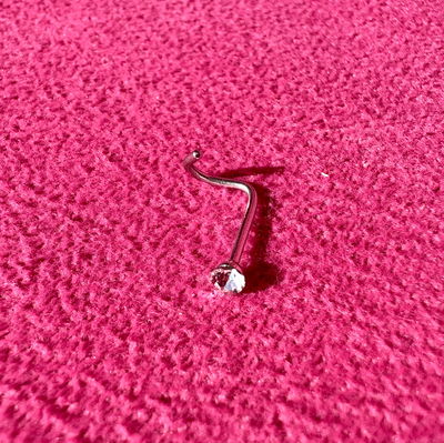 Piercing piedritas de varios colores acero