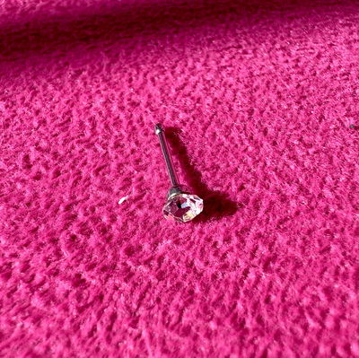 Piercing piedrita acero
