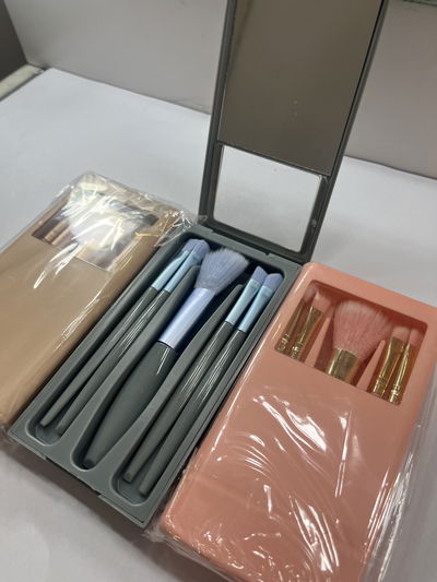 Set Brochas en cajita x5 U