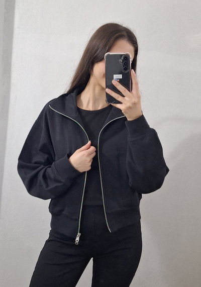 Campera de %100 algodón color negro