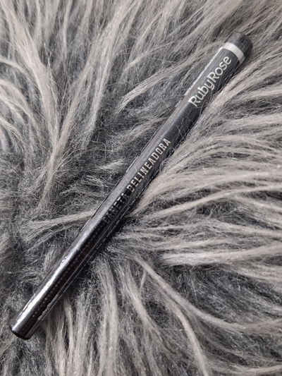Delineador en fibra para ojos by Ruby Rose 