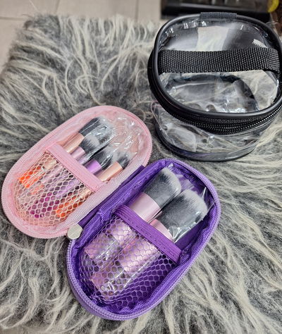 Tiny Beaver Bag + Set de mini Brochas con estuche