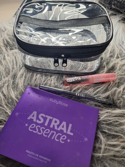 Travel Beaver Bag Paleta Astral + Gel de Cejas + Lápiz Retráctil Ruby Rose 
