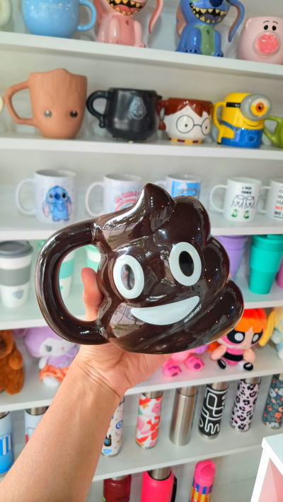 TAZA EMOJI POPO MARRÓN