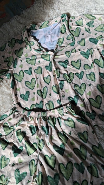 Pijama corazones verdes