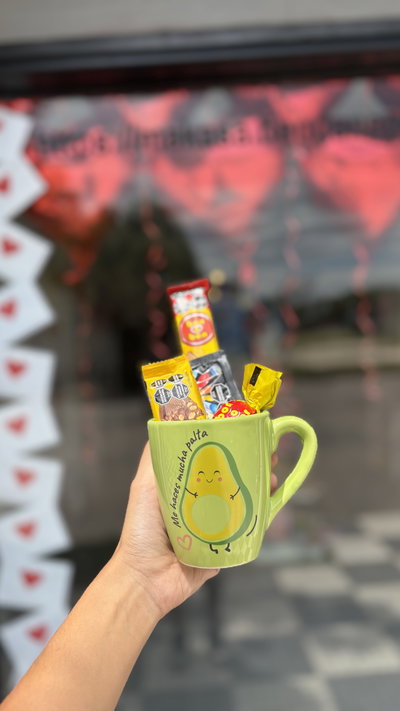 Taza cerámica+golosinas